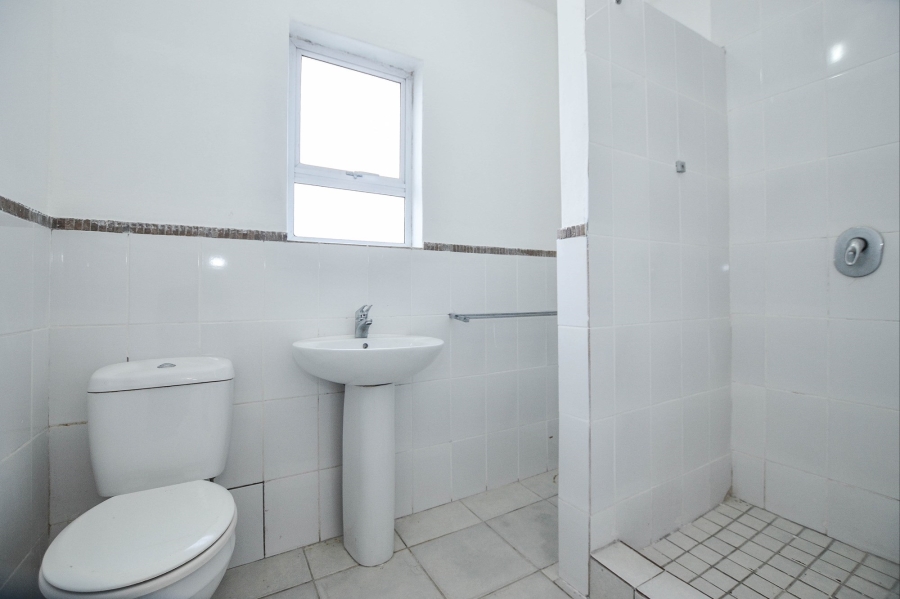 8 Bedroom Property for Sale in Parklands Western Cape